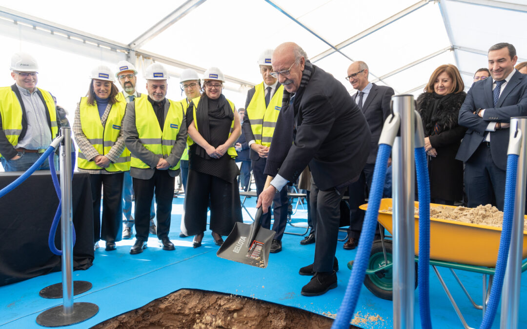 Tebrio pone la primera piedra de la granja de insectos más grande del mundo